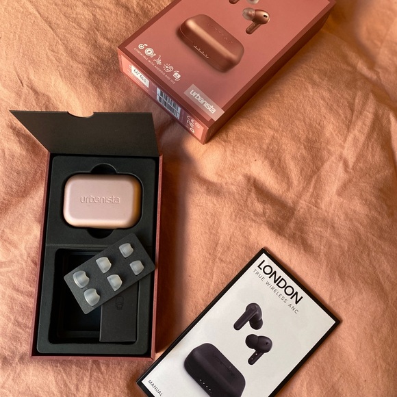 NWB Noise Cancelling Rose Gold London EarPods - Picture 4 of 11